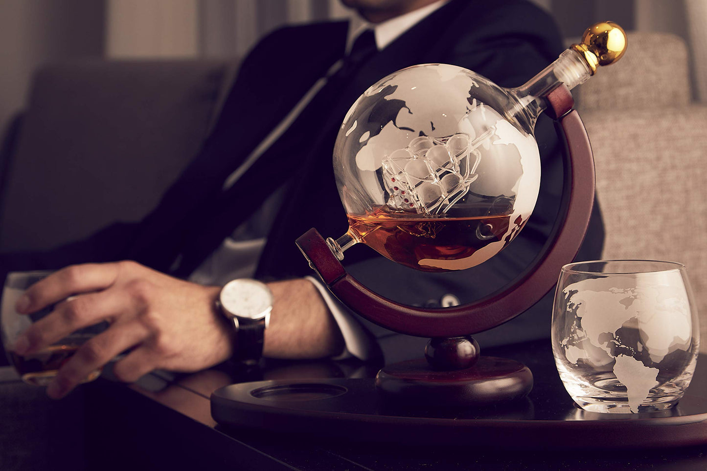 Godinger Whiskey Decanter Set with 2 Etched Globe Whisky Glasses, 850 mL